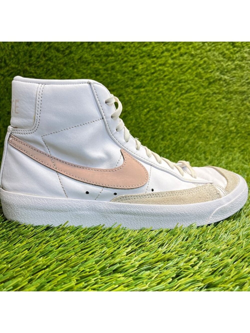 Nike Blazer Mid 77 Vintage Womens Size 7 White Pink Athletic Shoes Sneakers